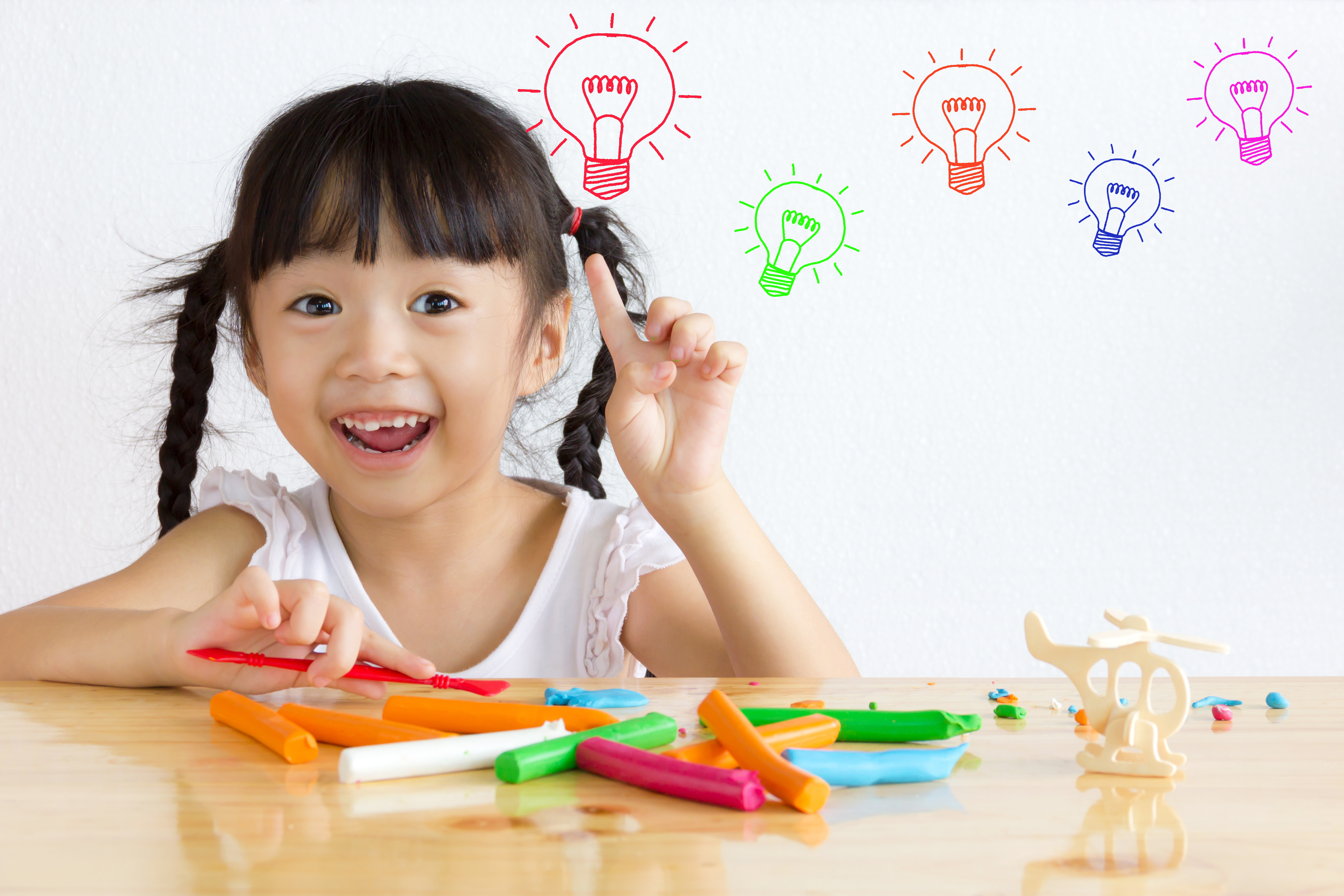 Mas afinal, quais são as vantagens que a criatividade traz para as crianças? O estímulo dessa habilidade pode auxiliar na vida adulta dos pequenos?