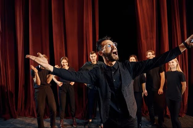Diferenças entre cursos de teatro livre e profissionalizante